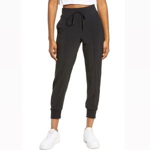NWOT Zella - Getaway Pocket Lightweight Woven Joggers (size S)